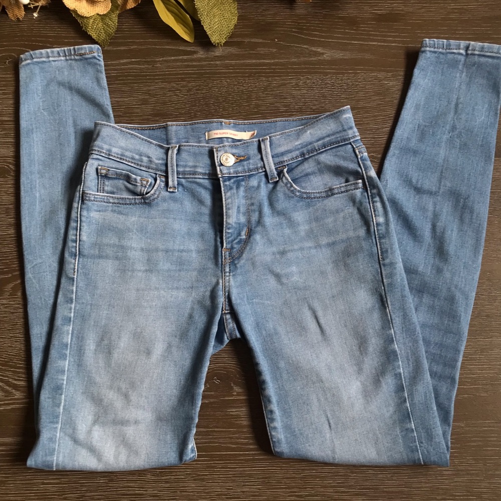 Levi’s Super Skinny Jeans!!